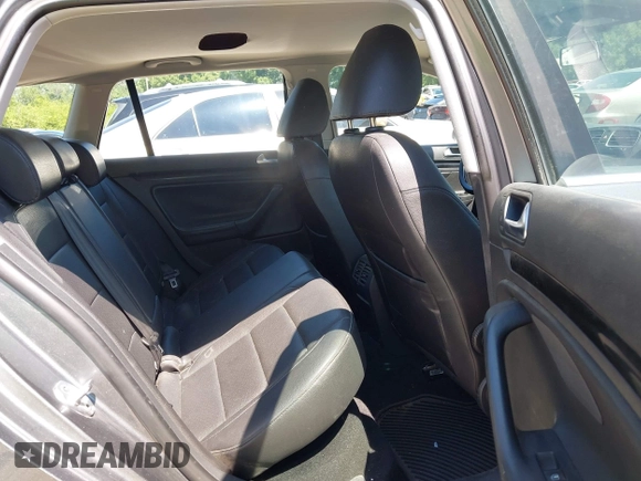 2010 Volkswagen Jetta TDI z VIN 3VWPL7AJ5AM660293, wystawiony jako IAAI lot #42636927 z przebiegiem 234 740 mil mil oraz . Historia ofert i sprzedaży dostępna na DreamBid. Obrazek 8.