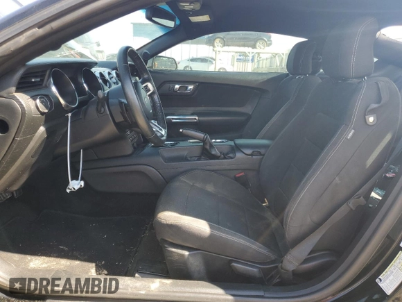 2016 Ford Mustang V6 z VIN 1FA6P8AMXG5266697, wystawiony jako Copart lot #55613175 z przebiegiem 145 494 mil mil oraz Szkoda całkowita • Salvage title. Historia ofert i sprzedaży dostępna na DreamBid. Obrazek 7.