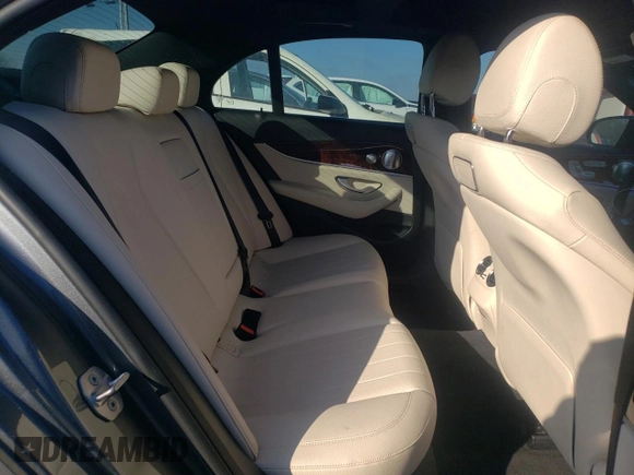 2018 Mercedes-Benz E-Class E 300 with VIN WDDZF4JB1JA358433, listed as a Copart auction lot 71467222 with 60,742 mi miles. Bid and sale history available at carsss.com. Image 10.
