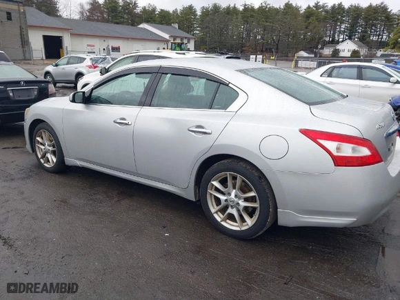 2011 Nissan Maxima 3.5 S with VIN 1N4AA5AP2BC828410, listed as a IAAI auction lot 41808564 with 266,273 mi miles. Bid and sale history available at carsss.com. Image 6.