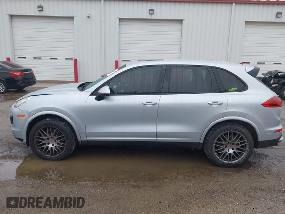 2017 Porsche Cayenne с VIN WP1AA2A25HKA80522, выставлен на аукционе IAAI как лот 42288882 с пробегом 145 422 миль миль и . История ставок и продаж доступна на DreamBid. Изображение 15.