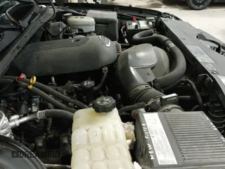 2004 Chevrolet Silverado 1500 LS z VIN 1GCEK14V64E102665, wystawiony jako IAAI lot #41238542 z przebiegiem 124 038 mil mil oraz . Historia ofert i sprzedaży dostępna na DreamBid. Obrazek 19.