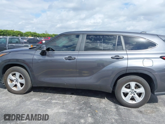 2023 Toyota Highlander L z VIN 5TDKDRAH7PS509046, wystawiony jako IAAI lot #41572986 z przebiegiem 50 039 mil mil oraz . Historia ofert i sprzedaży dostępna na DreamBid. Obrazek 14.