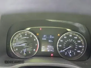 2018 Hyundai Elantra SE z VIN KMHD74LF9JU657311, wystawiony jako IAAI lot #41949915 z przebiegiem 82 174 mil mil oraz . Historia ofert i sprzedaży dostępna na DreamBid. Obrazek 15.