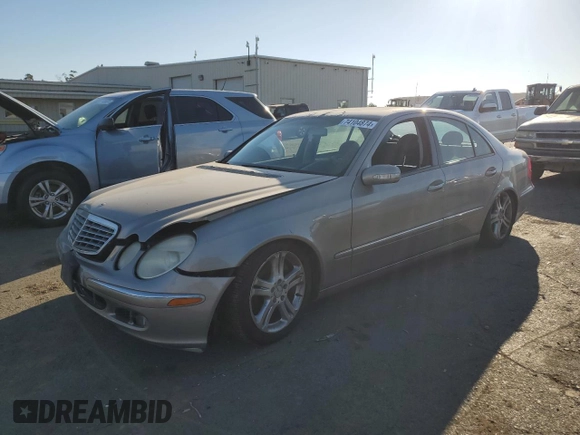 2005 Mercedes-Benz E 500 z VIN WDBUF83J35X166495, wystawiony jako Copart lot #74104874 z przebiegiem 107 329 mil mil oraz Czysty tytuł • Clean title. Historia ofert i sprzedaży dostępna na DreamBid. Obrazek 1.