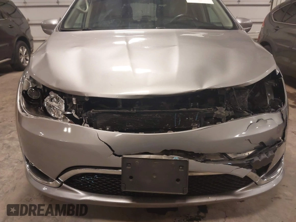 2018 Chrysler Pacifica Touring L with VIN 2C4RC1BG3JR330401, listed as a IAAI auction lot 41250303 with 86,975 mi miles and . Bid and sale history available at DreamBid. Image 6.