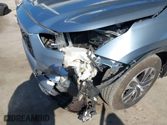 2022 Toyota Highlander XLE z VIN 5TDHZRAH1NS121058, wystawiony jako IAAI lot #41992011 z przebiegiem 40 181 mil mil oraz . Historia ofert i sprzedaży dostępna na DreamBid. Obrazek 6.