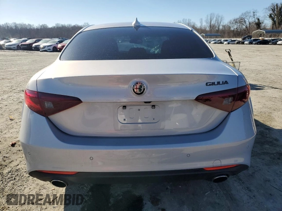 2021 Alfa Romeo Giulia z VIN ZARFAMAN5M7648056, wystawiony jako Copart lot #87389744 z przebiegiem Nie podano mil oraz Czysty tytuł • Clean title. Historia ofert i sprzedaży dostępna na DreamBid. Obrazek 6.