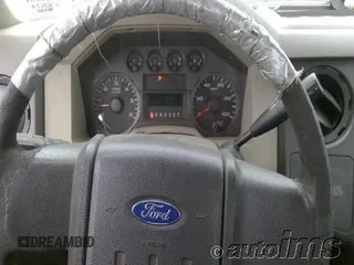 2009 Ford F-350 XL z VIN 1FTSF30589EA39908, wystawiony jako IAAI lot #42821328 z przebiegiem 205 595 mil mil oraz . Historia ofert i sprzedaży dostępna na DreamBid. Obrazek 19.