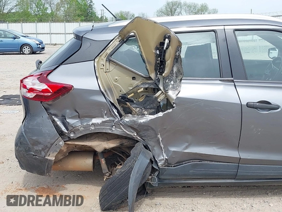 2019 Nissan Kicks SV with VIN 3N1CP5CU1KL534573, listed as a IAAI auction lot 39215072 with 55,489 mi miles. Bid and sale history available at carsss.com. Image 6.