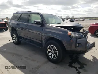 2018 Toyota 4Runner SR5 z VIN JTEBU5JR6J5485820, wystawiony jako Copart lot #57053075 z przebiegiem Nie podano mil oraz Szkoda całkowita • Salvage title. Historia ofert i sprzedaży dostępna na DreamBid. Obrazek 4.
