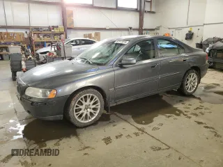 2005 Volvo S60 with VIN YV1RH592952453654, listed as a Copart auction lot 87317074 with 189,846 mi miles and Salvage Title. Bid and sale history available at carsss.com. Image 1.