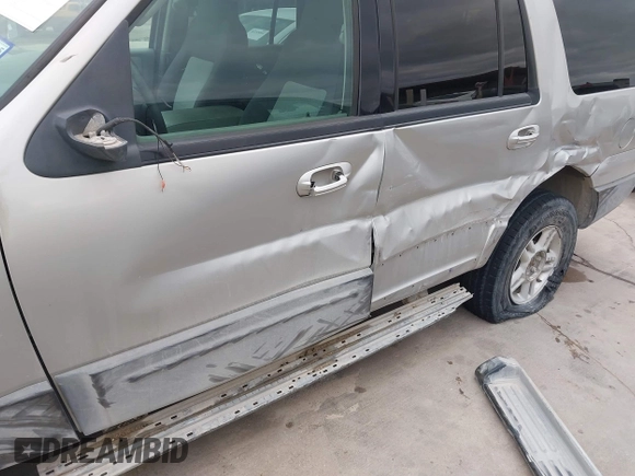 2006 Ford Expedition Special Service with VIN 1FMPU15526LA97931, listed as a IAAI auction lot 41296168 with 160,669 mi miles. Bid and sale history available at carsss.com. Image 6.