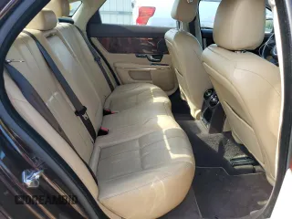 2013 Jaguar XJ z VIN SAJWA1C75D8V54004, wystawiony jako Copart lot #76922464 z przebiegiem 107 175 mil mil oraz Szkoda całkowita • Salvage title. Historia ofert i sprzedaży dostępna na DreamBid. Obrazek 10.