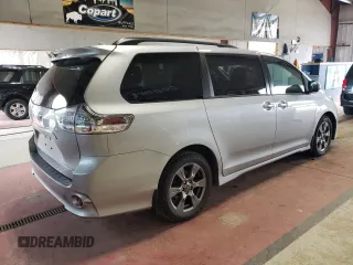 2019 Toyota Sienna SE с VIN 5TDEZ3DC3KS221691, выставлен на аукционе Copart как лот 68318484 с пробегом 59 319 миль миль и Списание • Salvage title. История ставок и продаж доступна на DreamBid. Изображение 3.