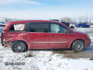 2014 Chrysler Town & Country S with VIN 2C4RC1HG6ER234680, listed as a IAAI auction lot 41541817 with 117,650 mi miles. Bid and sale history available at carsss.com. Image 13.