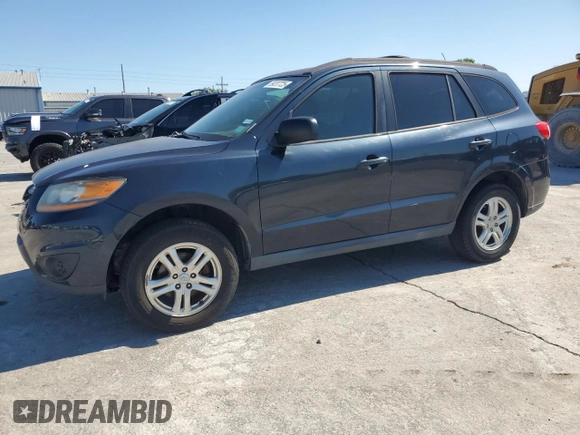 2011 Hyundai Santa Fe GLS z VIN 5XYZG3AB2BG020641, wystawiony jako Copart lot #59237725 z przebiegiem 134 449 mil mil oraz Czysty tytuł • Clean title. Historia ofert i sprzedaży dostępna na DreamBid. Obrazek 1.