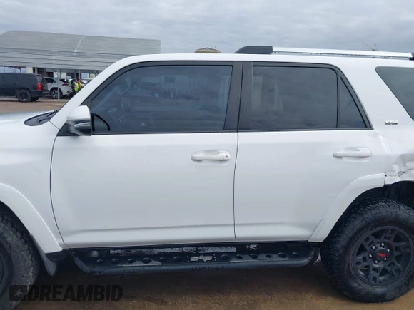 2015 Toyota 4Runner Limited with VIN JTEBU5JR3F5214950, listed as a IAAI auction lot 41449391 with 163,030 mi miles and . Bid and sale history available at DreamBid. Image 15.