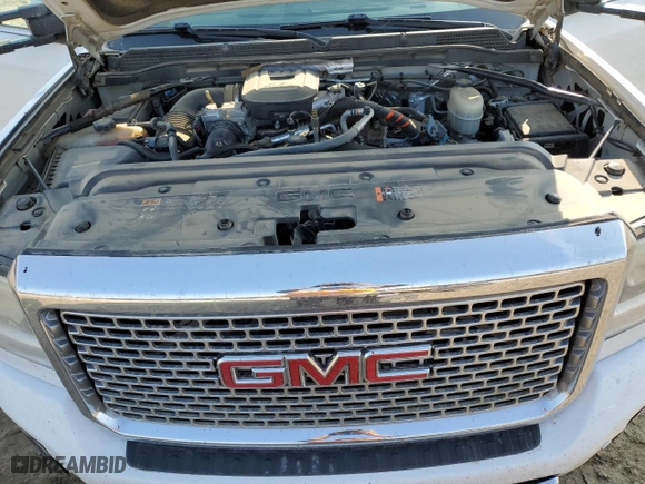 2015 GMC Sierra 3500HD available WiFi Denali with VIN 1GT424E81FF659731, listed as a Copart auction lot 83586924 with NaN miles and Salvage Title. Bid and sale history available at carsss.com. Image 13.