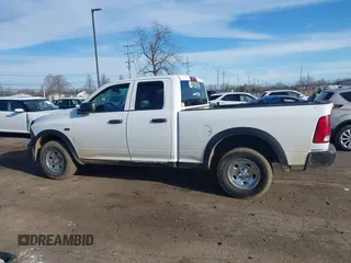 2018 Ram 1500 Express z VIN 1C6RR7FT0JS232912, wystawiony jako IAAI lot #41876834 z przebiegiem 137 642 mil mil oraz . Historia ofert i sprzedaży dostępna na DreamBid. Obrazek 14.