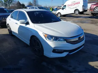 2017 Honda Accord Sedan Sport SE with VIN 1HGCR2F12HA175680, listed as a IAAI auction lot 41213443 with NaN miles. Bid and sale history available at carsss.com. Image 1.