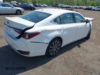 2021 Lexus ES 250 z VIN 58AD11D17MU005321, wystawiony jako IAAI lot #42180688 z przebiegiem 70 635 mil mil oraz . Historia ofert i sprzedaży dostępna na DreamBid. Obrazek 4.