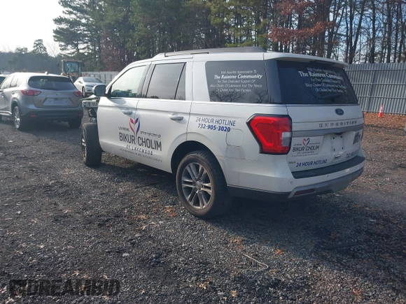 2022 Ford Expedition XLT with VIN 1FMJU1JT1NEA27995, listed as a IAAI auction lot 40935076 with 154,139 mi miles. Bid and sale history available at carsss.com. Image 3.