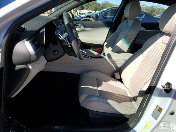 2022 Genesis G70 3.3T with VIN KMTG54TE8NU100556, listed as a Copart auction lot 82680694 with 42,679 mi miles and Salvage Title. Bid and sale history available at carsss.com. Image 7.