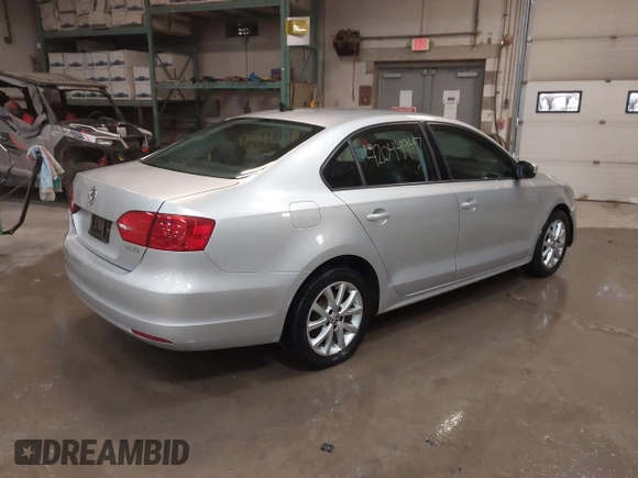 2012 Volkswagen Jetta SE с VIN 3VWDX7AJ9CM018864, выставлен на аукционе IAAI как лот 42044947 с пробегом 142 549 миль миль и . История ставок и продаж доступна на DreamBid. Изображение 4.