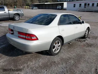 2001 Lexus ES 300 with VIN JT8BF28G510299084, listed as a IAAI auction lot 41593881 with 296,096 mi miles. Bid and sale history available at carsss.com. Image 4.