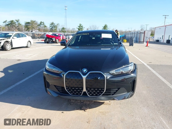 2024 BMW i4 xDrive40 z VIN WBY83FB05RFS69775, wystawiony jako IAAI lot #42079067 z przebiegiem 4 607 mil mil oraz . Historia ofert i sprzedaży dostępna na DreamBid. Obrazek 12.