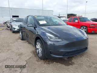 2024 Tesla Model Y Long Range with VIN 7SAYGDEE0RA261489, listed as a IAAI auction lot 41729325 with 5,060 mi miles. Bid and sale history available at carsss.com. Image 1.