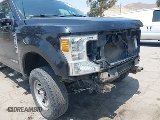 2020 Ford F-250 XL z VIN 1FT7W2BTXLEE69524, wystawiony jako IAAI lot #42155494 z przebiegiem 123 115 mil mil oraz . Historia ofert i sprzedaży dostępna na DreamBid. Obrazek 19.