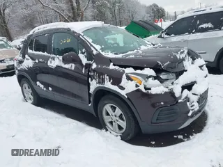 2020 Chevrolet Trax LT z VIN KL7CJPSB3LB343618, wystawiony jako IAAI lot #41550389 z przebiegiem 106 862 mil mil oraz . Historia ofert i sprzedaży dostępna na DreamBid. Obrazek 1.