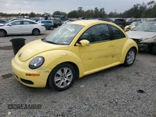 2010 Volkswagen New Beetle Coupe with VIN 3VWPW3AG1AM030114, listed as a Copart auction lot 88204815 with 157,927 mi miles and Salvage Title. Bid and sale history available at carsss.com. Image 1.