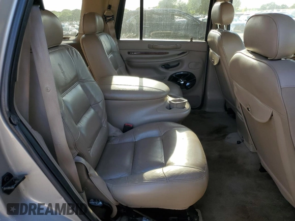 2001 Lincoln Navigator z VIN 5LMEU27A61LJ02044, wystawiony jako Copart lot #53499415 z przebiegiem Nie podano mil oraz Czysty tytuł • Clean title. Historia ofert i sprzedaży dostępna na DreamBid. Obrazek 11.