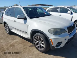 2011 BMW X5 35i z VIN 5UXZV4C56BL416738, wystawiony jako IAAI lot #41671327 z przebiegiem 156 100 mil mil oraz . Historia ofert i sprzedaży dostępna na DreamBid. Obrazek 1.