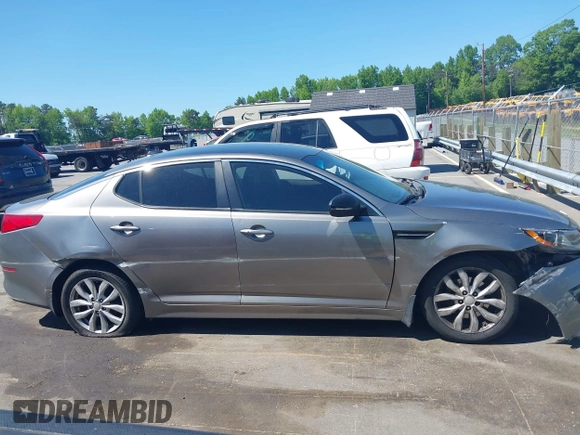 2015 Kia Optima LX z VIN 5XXGM4A7XFG508280, wystawiony jako IAAI lot #42116240 z przebiegiem 221 269 mil mil oraz . Historia ofert i sprzedaży dostępna na DreamBid. Obrazek 14.