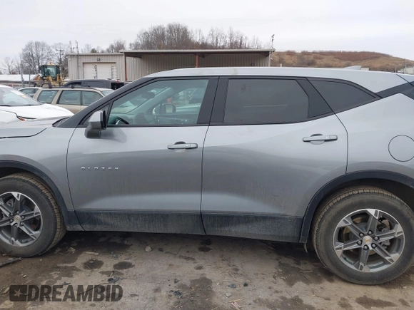 2023 Chevrolet Blazer LT z VIN 3GNKBHR44PS151103, wystawiony jako IAAI lot #41485281 z przebiegiem 37 351 mil mil oraz . Historia ofert i sprzedaży dostępna na DreamBid. Obrazek 15.
