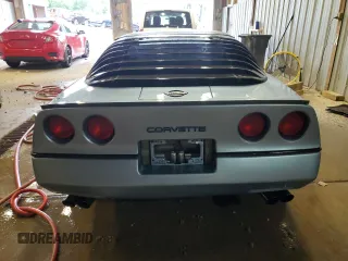 1984 Chevrolet Corvette z VIN 1G1AY0788E5113478, wystawiony jako Copart lot #60860615 z przebiegiem Nie podano mil oraz Czysty tytuł • Clean title. Historia ofert i sprzedaży dostępna na DreamBid. Obrazek 6.