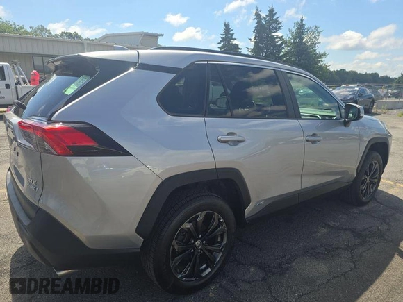2022 Toyota RAV4 Hybrid XLE Premium с VIN 4T3B6RFV2NU084419, выставлен на аукционе IAAI как лот 42796180 с пробегом 76 607 миль миль и . История ставок и продаж доступна на DreamBid. Изображение 8.