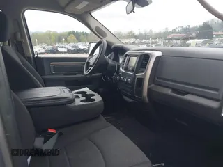 2020 Ram 1500 Warlock z VIN 1C6RR7GG3LS140875, wystawiony jako IAAI lot #41813678 z przebiegiem 67 319 mil mil oraz . Historia ofert i sprzedaży dostępna na DreamBid. Obrazek 5.