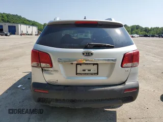 2013 Kia Sorento EX с VIN 5XYKU4A62DG373984, выставлен на аукционе Copart как лот 60425795 с пробегом 180 007 миль миль и Списание • Salvage title. История ставок и продаж доступна на DreamBid. Изображение 6.