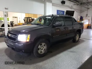 2011 Chevrolet Avalanche LT with VIN 3GNTKFE39BG186558, listed as a Copart auction lot 47663135 with 161,172 mi miles and Clean Title. Bid and sale history available at carsss.com. Image 1.