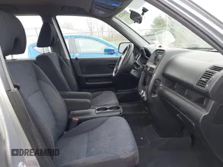 2006 Honda CR-V LX with VIN JHLRD78536C035954, listed as a IAAI auction lot 42043220 with 250,337 mi miles and . Bid and sale history available at carsss.com. Image 5.