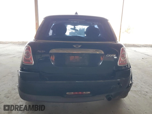 2011 MINI Hardtop z VIN WMWSU3C54BT253827, wystawiony jako Copart lot #57712835 z przebiegiem 150 016 mil mil oraz Czysty tytuł • Clean title. Historia ofert i sprzedaży dostępna na DreamBid. Obrazek 6.