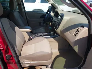 2006 Ford Escape XLS z VIN 1FMYU02Z96KA47068, wystawiony jako IAAI lot #42588037 z przebiegiem 139 581 mil mil oraz . Historia ofert i sprzedaży dostępna na DreamBid. Obrazek 5.