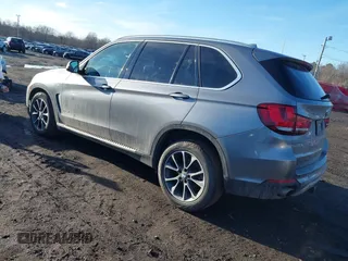 2017 BMW X5 xDrive35i z VIN 5UXKR0C51H0U53611, wystawiony jako IAAI lot #41574622 z przebiegiem 76 825 mil mil oraz . Historia ofert i sprzedaży dostępna na DreamBid. Obrazek 3.