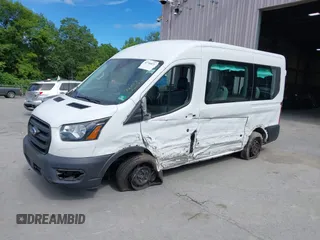 2020 Ford Transit Passenger XL z VIN 1FDZK1C82LKA79233, wystawiony jako IAAI lot #42766871 z przebiegiem 32 428 mil mil oraz . Historia ofert i sprzedaży dostępna na DreamBid. Obrazek 21.