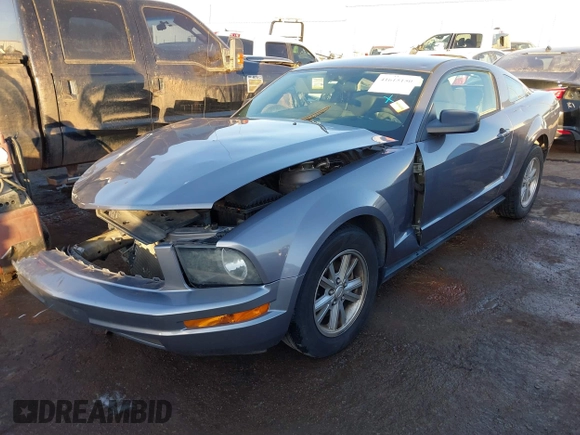 2007 Ford Mustang Deluxe z VIN 1ZVFT80N975302845, wystawiony jako IAAI lot #41615150 z przebiegiem Nie podano mil oraz . Historia ofert i sprzedaży dostępna na DreamBid. Obrazek 2.